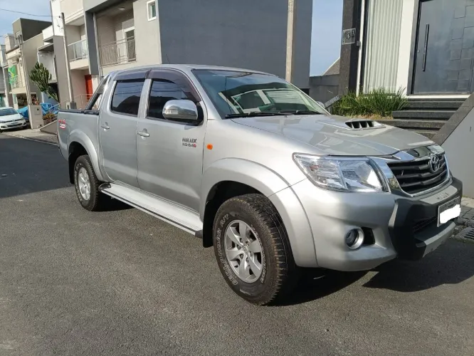 Toyota Hilux CD SR D4-d 4X4 3.0 TDI Dies Aut. 2015