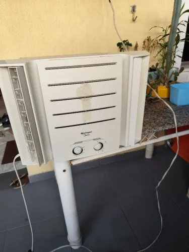 Ar janela 10000 btus Springer midea