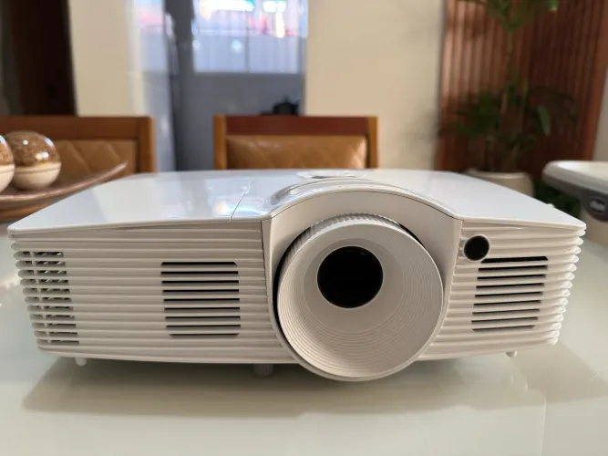 Projetor Optoma HD26 Full HD 3D 3200 Lumens - Lâmpada com apenas 130h de uso!