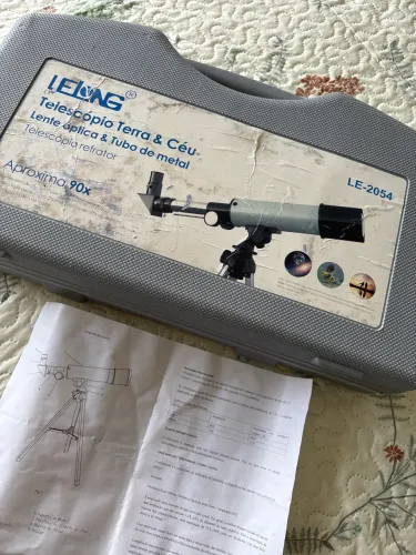Telescópio refrator 