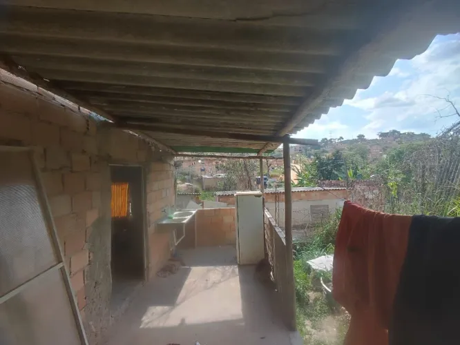 Vendo barracão com uma área grande em santa luzia MG