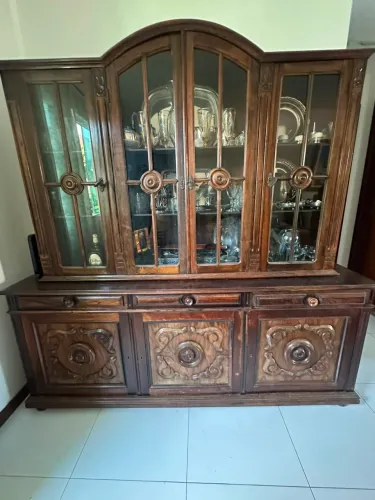Cristaleira/Buffet antigo em Jacarandá maciço
