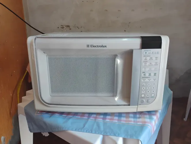 Microondas Eletrolux 31 litros