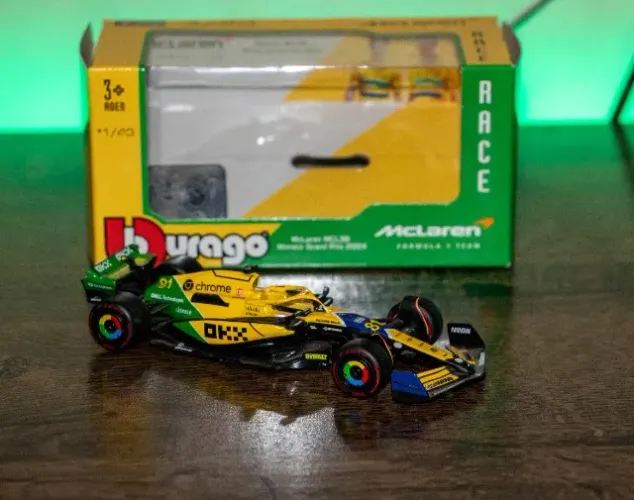 Miniatura Mclaren 1/43 GP Mônaco pintura Brasil