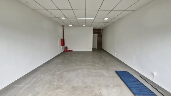 Loja para Locação em Santíssimo!