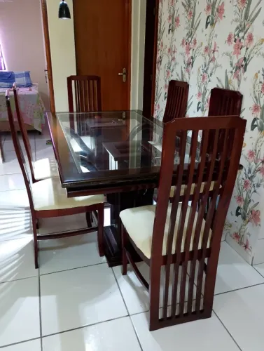 Mesa de jantar retangular com 6 cadeiras