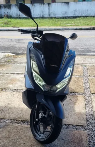 PCX DLX , apenas 1600km rodados