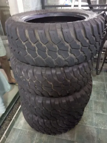 Vendo 4 pneus novos