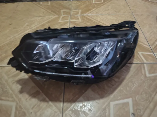 Farol dianteiro esquerdo Full led Peugeot 208 2021 a 2025 original c detalhe 