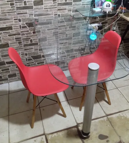 MRSA DE CANTO EM VIDRO VOM 2 CADEIRAS PÉ DE PALITO TAMANHO 1:20X060