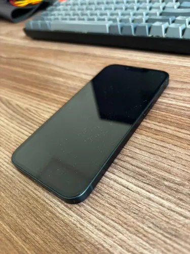 Apple iPhone 13 128GB, A15 Bionic, Câmera Dupla 12MP, 6.1'', iOS