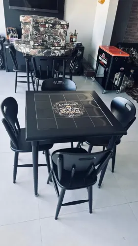  Conjunto de mesa e 4 cadeiras da Empório Tambo