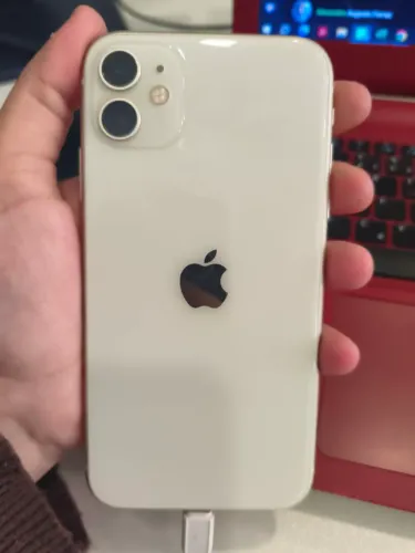 iPhone 11 64gigas.