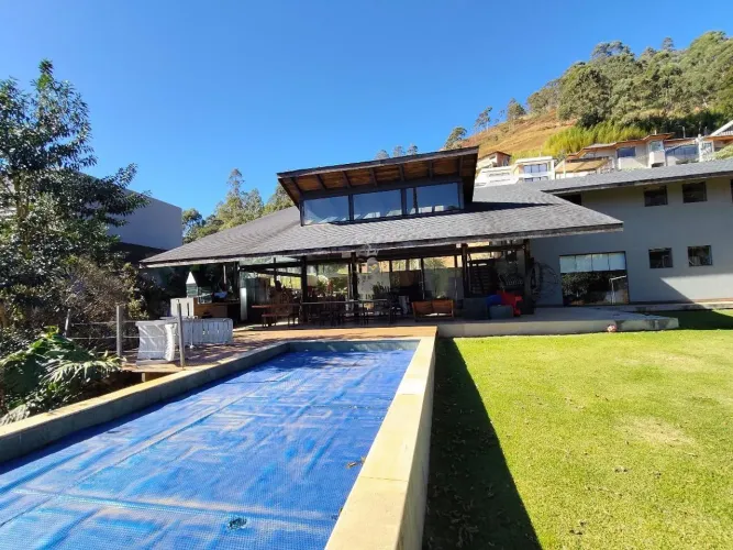 CARANGOLA ESPETACULAR CASA A VENDA EM CONDOMINIO COM 5 QUARTOS PISCINA AMPLO JARDIM