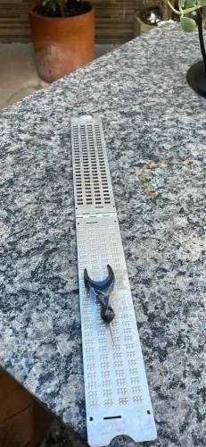 Reglete escrita braille metálica