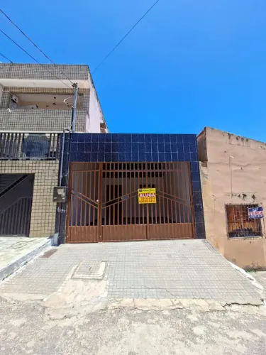 CASA COM DOIS QUARTOS PARA LOCAÇÃO, SITUADA À RUA MARUIM - BAIRRO CIRURGIA