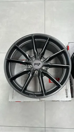Jogo De Roda Niche M239 Grafite Semi-Brilho 5x112 - 18x8 Offset 42 (Nv)