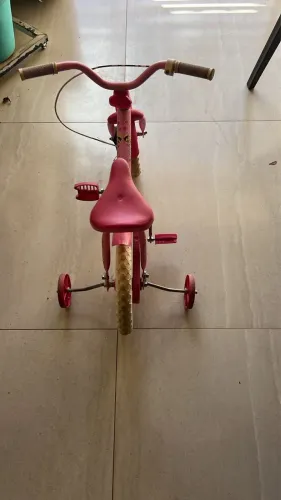 Bicicleta infantil com rodinhas 
