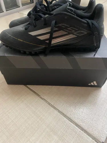 Chuteira adidas F50 