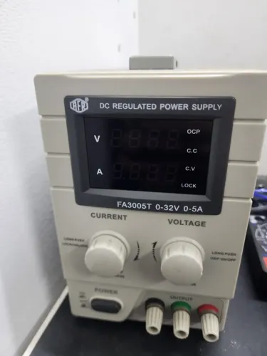 Fonte De Alimentação Digital Afr Fa-3005t Com 4 Díg
