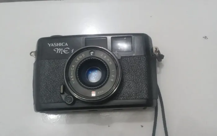 Câmara fotográfica yashica ( precisa de manutenção) ideal para técnicos.