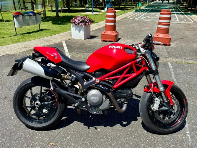 Ducati Monster 796 ABS
