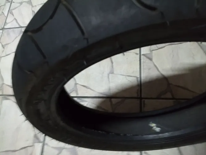 Par de pneus CB 500<br>Par de pneus dPar ianteiro e traseiro da CB 500, seminovos.<br>*$ 700,00*