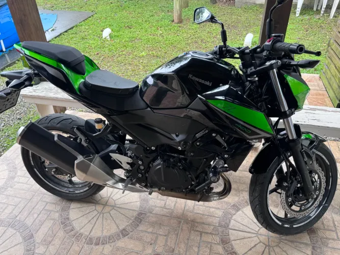 Z 400 Kawasaki 2022/2022 impecável 