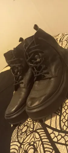 Bota solado robusto muito nova
