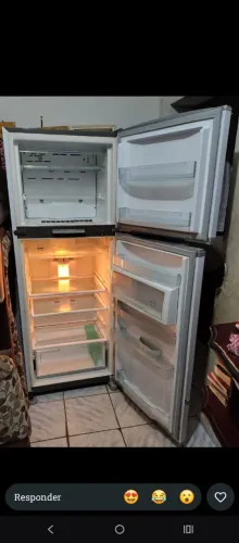 Geladeira pra vender com o preço a ser negociada