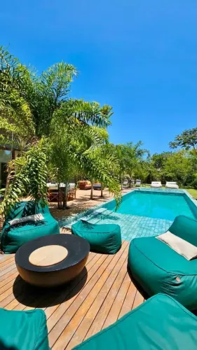 Praia do Forte VENDO | Casa espetacular com 5 suítes | 750 m² | Finamente Decorada | 4 vag
