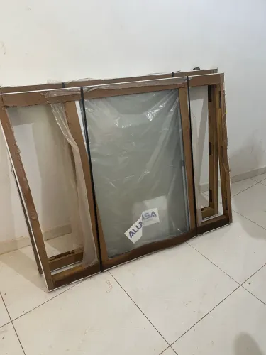 Janela de alumínio e vidro