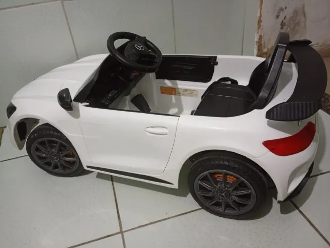 Carro elétrico infantil