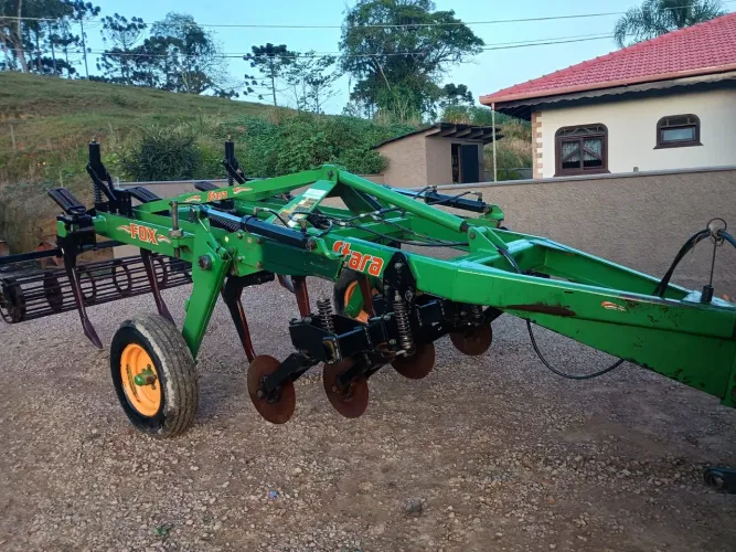 Escarificador Stara Fox 7 hastes com desarme automático.<br>ano 2013 <br>Valor 55 mil