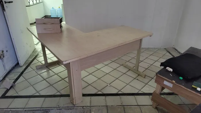 Vendo mesa em formato L
