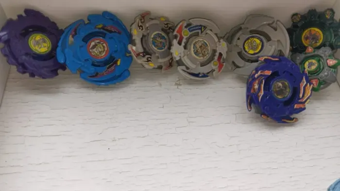 LOTE DE BEYBLADES ORIGINAIS TAKARA TOMY DA PRIMEIRA GERAÇÃO. (VENDO SEPARADO)