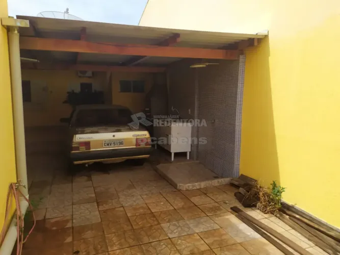 Parque das Aroeiras - Casa e Salão Venda