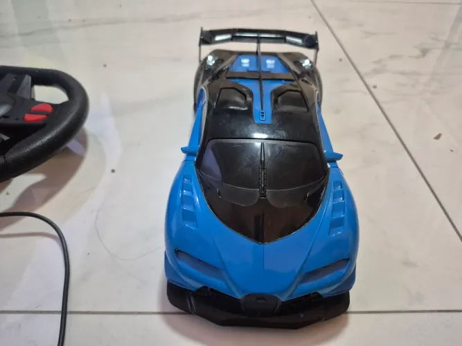 Carro controle remoto realista