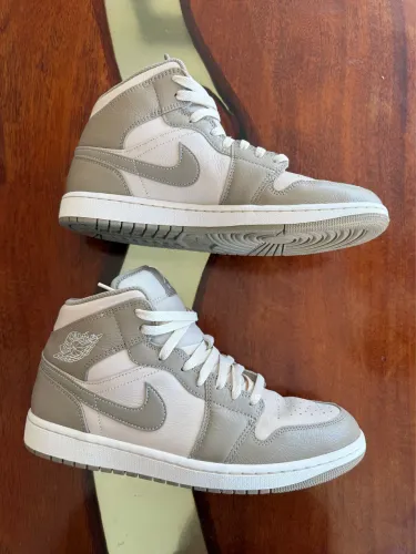Air Jordan 1 Mid Original - Excelente Estado + Kit de Cadarços
