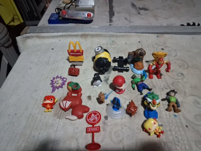 Lote de brinquedos  17 peças 