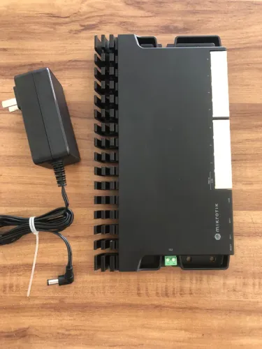 MikroTik RB5009UG+S+IN Roteador 10G SFP+ 2.5G Gigabit