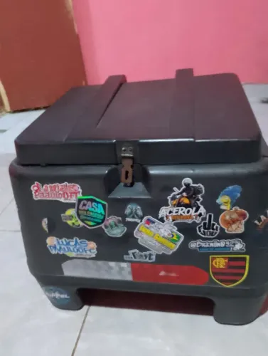 Baú com suporte 90 litros
