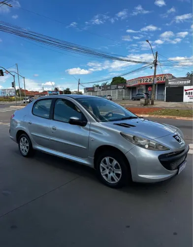 Peugeot 207 Sedan Passion XR 1.4 Flex 8V 4P 2011