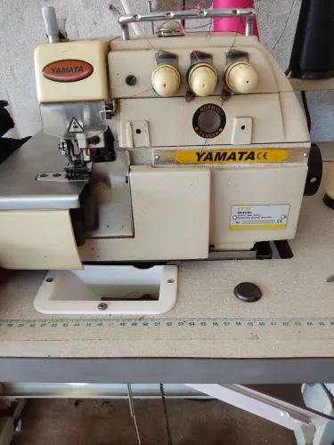 Vendo máquina overloque industrial yamata... Em bom estado! Motivo de mudanças...