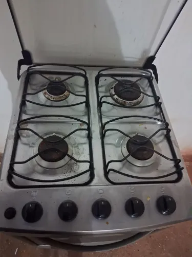 Fogao em boas condições p vender rapido