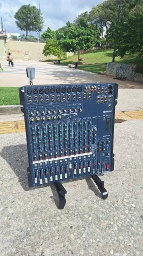 Mesa yamaha Mg166cx usada ótimo estado