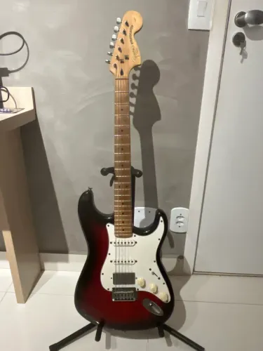 Guitarra Squier Modificada HSS (Seymour Duncan, DiMarzio)