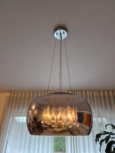 lustre pendente moderno com cúpula Lustre em vidro e pingentes internos