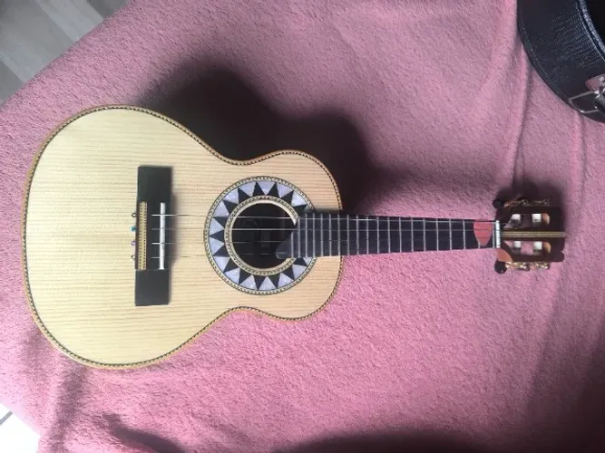Cavaquinho Imbuia N3-Carlinhos luthier, novo 5 meses de fabricação.