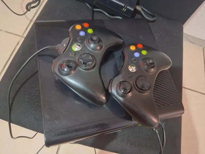 Vendo ou troco Xbox 360 1 TB todo ok